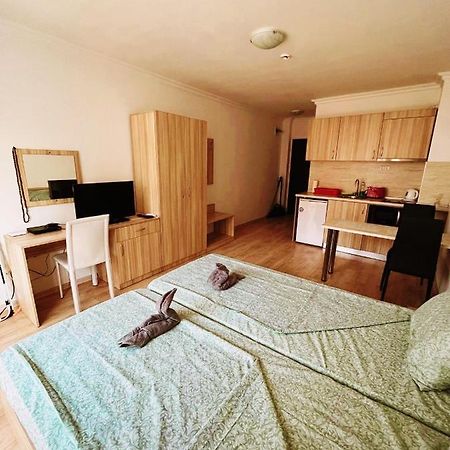 Lovely Studio Apartment On The Beach ブルガス エクステリア 写真